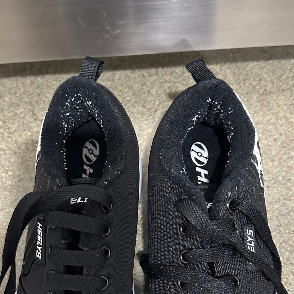 Heelys Black and White Skate Shoes with Wheels 5Y - Picture 6 of 7